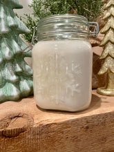 Load image into Gallery viewer, Clear Anchor Hocking Snowflake Large, Hinged-Lid Jar - Winter Cranberry

